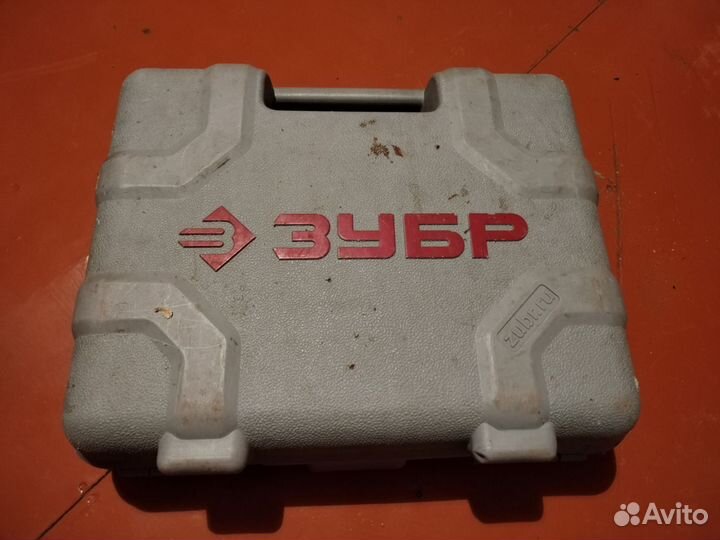 Шуруповерт зубр