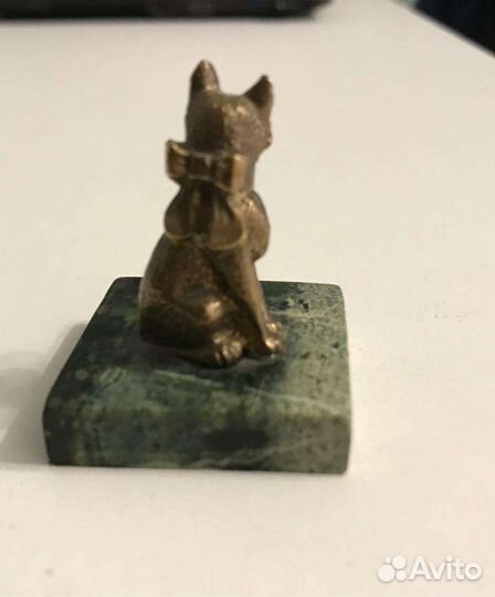 Бронзовая статуэтка кошка