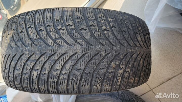 Nokian Tyres WR SUV 4 275/45 R21