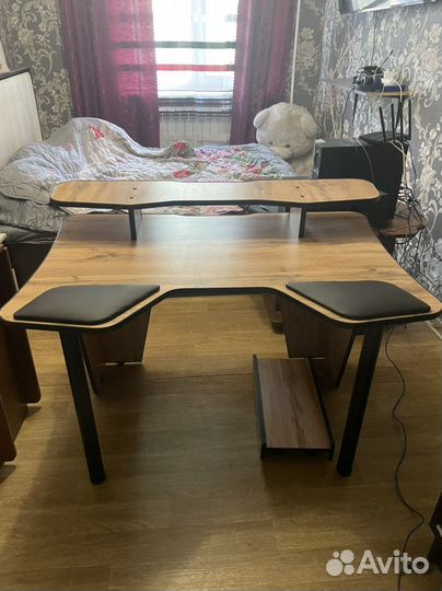 Компьютерный стол новый Komfort бук