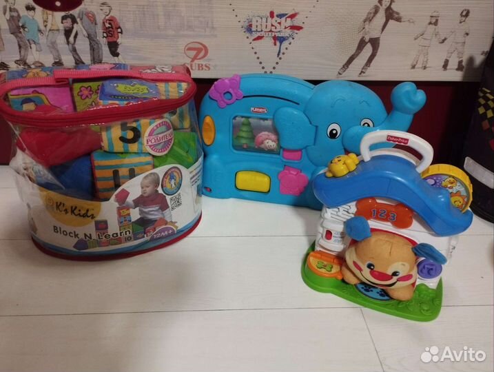 Много развивающих фирменных игрушек