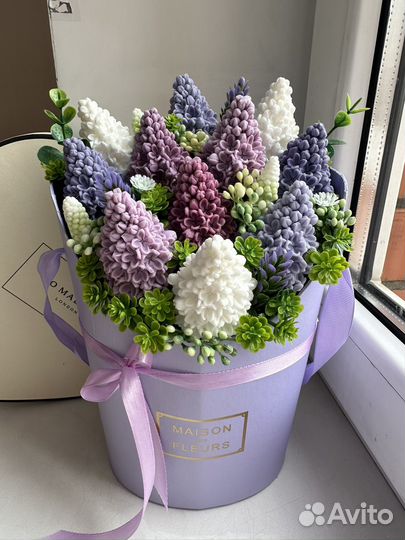 Букет цветов пионы сирень розы, нарциссы