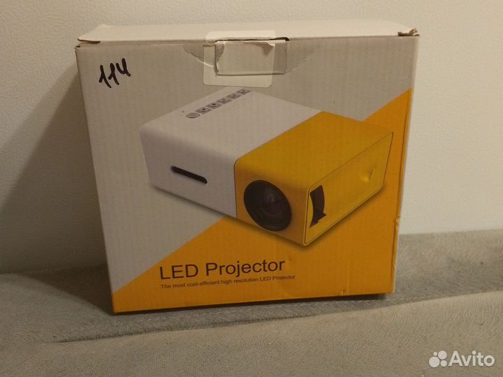 Мини проектор новый