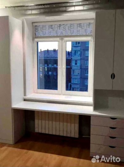 Рабочая зона в углу у окна