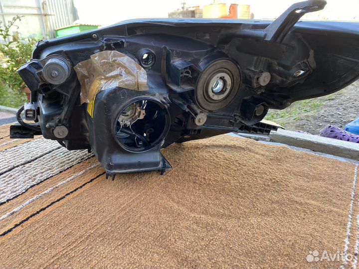 Передняя поавая фара Toyta Land Cruiser prado 150