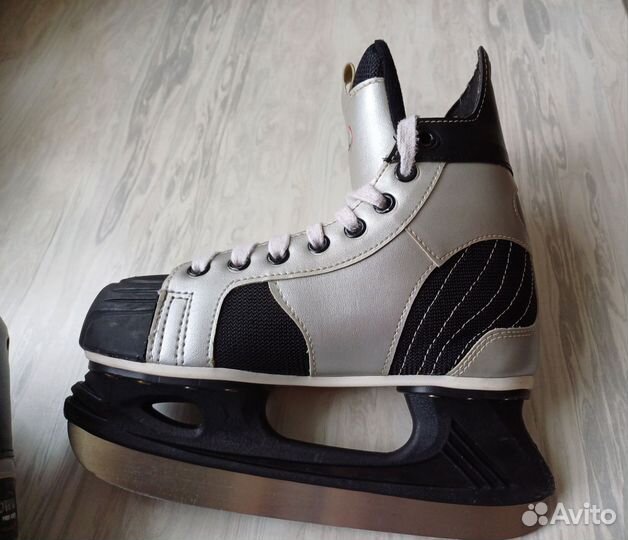 Коньки хоккейные