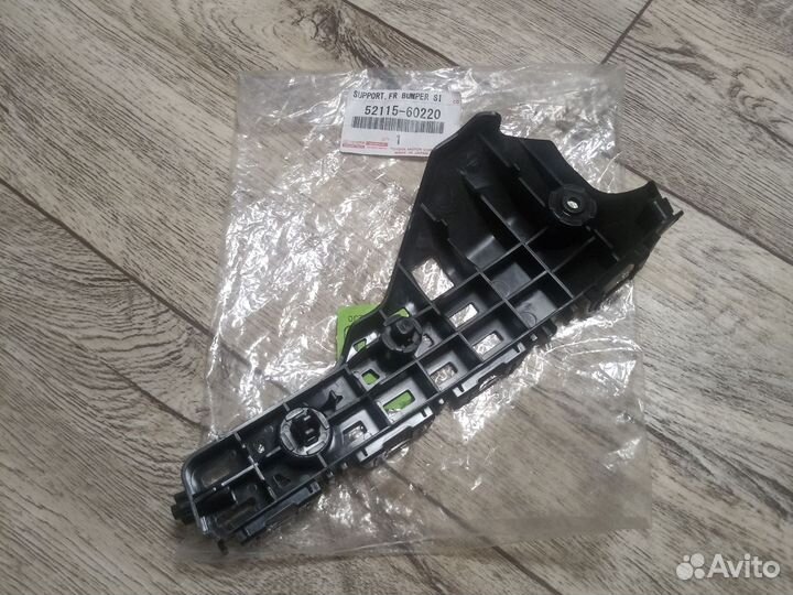 Кронштейн бампера R. LC Prado 150 52115-60220