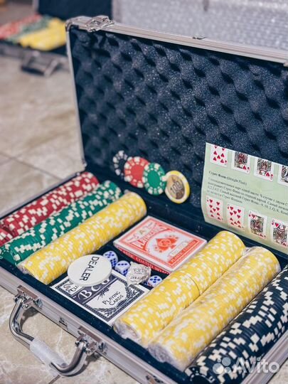 Сукно для покера, фишки для покера, кейсы