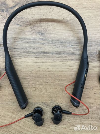 Беспроводная гарнитура Plantronics Voyager 6200