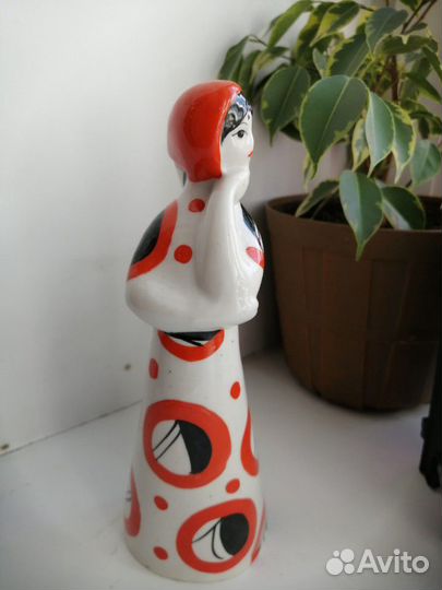 Статуэтка Гжель Девушка с косой