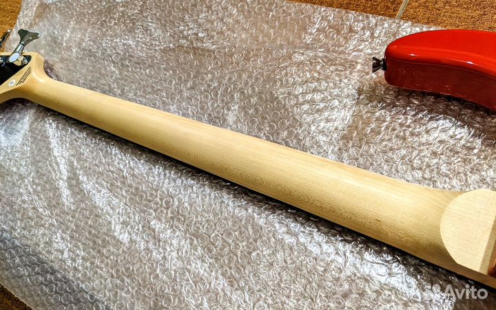 Бас гитара Peavey Milestone Red