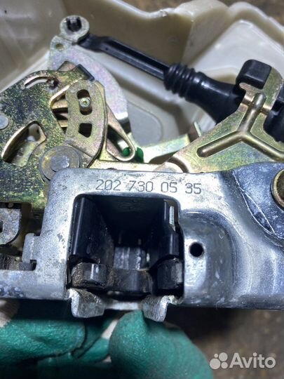 Замок двери задний левый mercedes benz w202