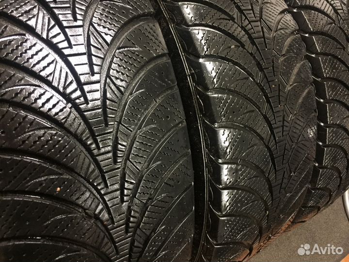 Goodyear UltraGrip Ice 235/65 R17