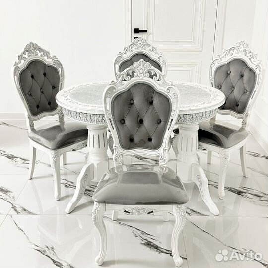 Кухонный стол и стулья