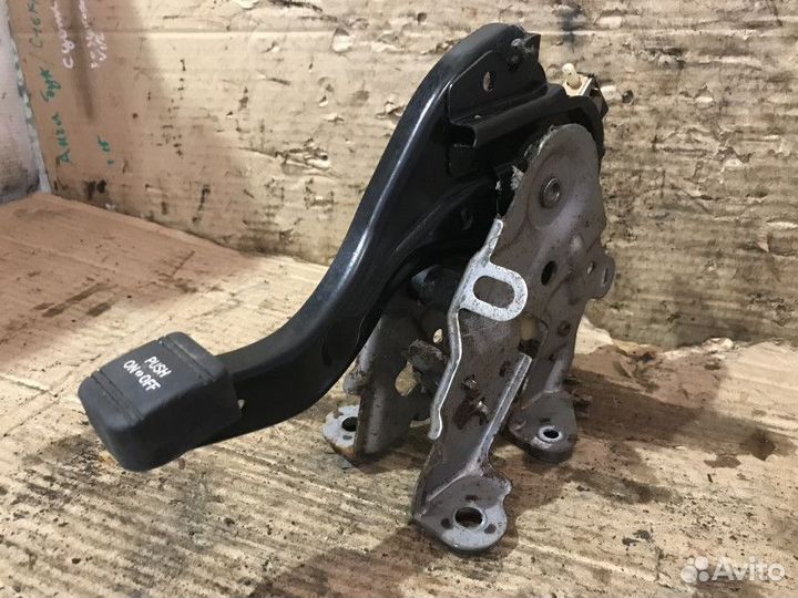 Рычаг стояночного тормоза Toyota Alphard