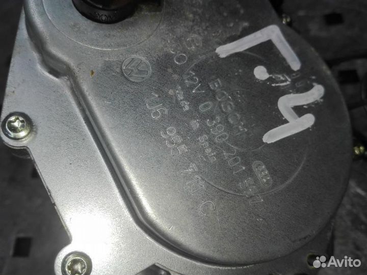 Моторчик стеклоочистителя задний Volkswagen Golf