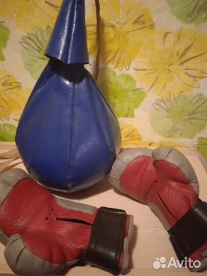 Боксерские перчатки и груша детская