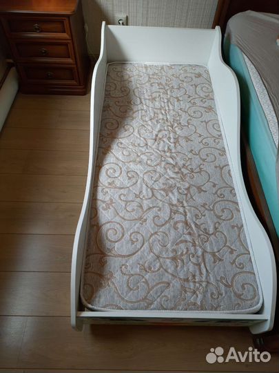 Детская кровать с матрасом