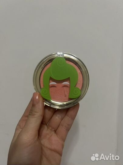 Revolution румяна