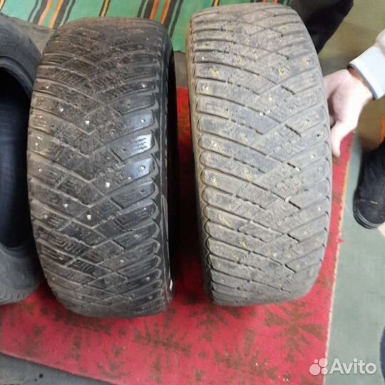 Goodyear UltraGrip 215/60 R16