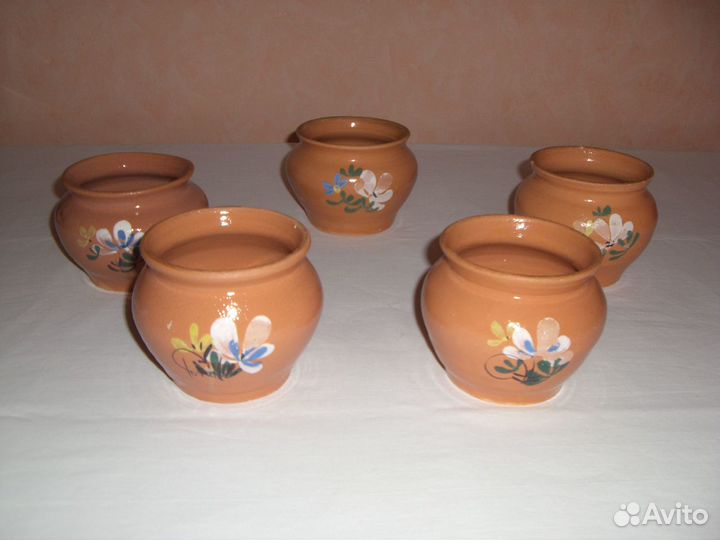 Сервизы, блюда, чашки, тарелки, горшки, стаканы