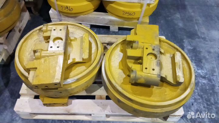 Колесо направляющее 81E8-2004 (9 серия) R320LC-3 ск