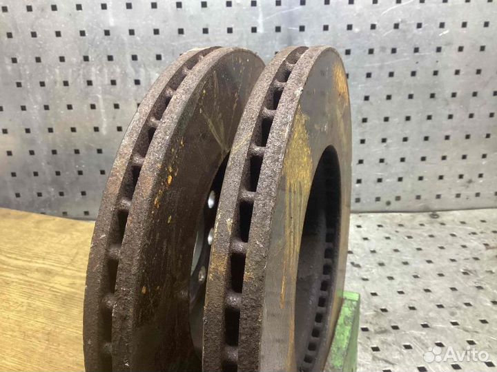 Диск тормозной передний Volkswagen Golf