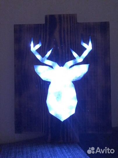 Деревянное украшение комнаты