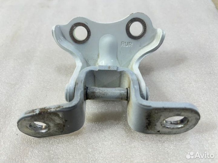 Петля двери задняя правая Kia Rio седан 1.4 G4FA