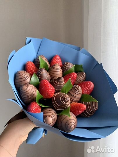 Клубника в шоколаде букеты