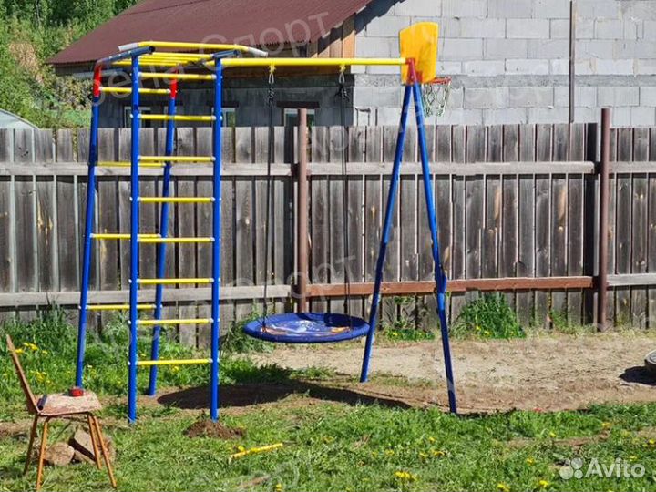 Уличный спортивный комплекс