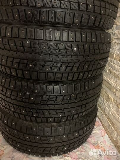 Dunlop SP Winter Ice 01 215/65 R16 102T