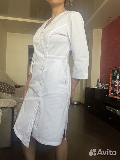 Белый медицинский халат