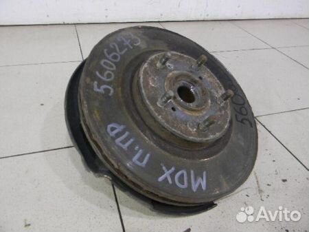 Кулак передний правый