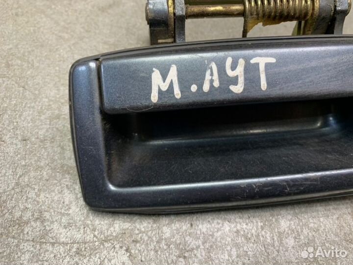 Ручка двери багажника Mitsubishi Outlander 1