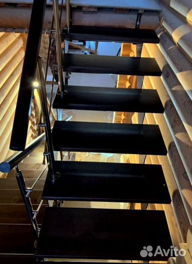 Лестница с забежными ступенями в коттедж