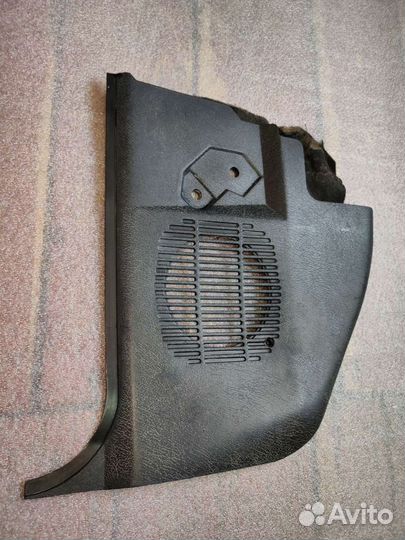 Левая обшивка BMW E30