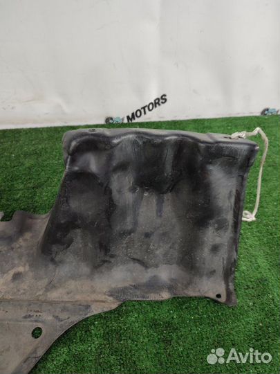 Защита двигателя передняя правая Toyota Sienta