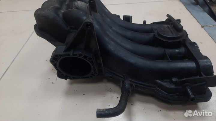 Коллектор впускной верхняя часть Volkswagen Golf