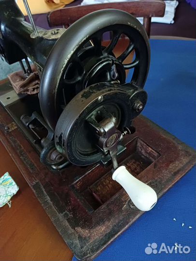 Швейная машинка зингер ручная