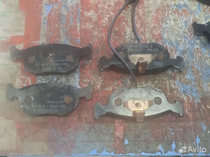 Колодки тормозные перед новые ориг Escort/Mondeo