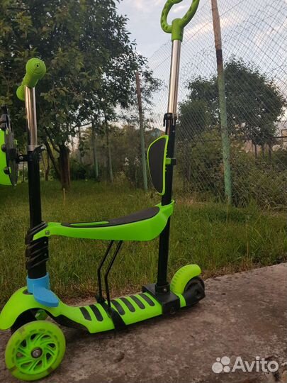 Самокат детский трехколесный с сиденьем б/у