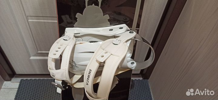 Продаю сноуборд с креплениями