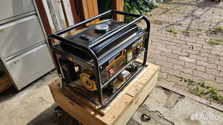Бензиновый генератор Huter 2,5 квт