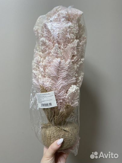 Нежно-розовая маленькая елка