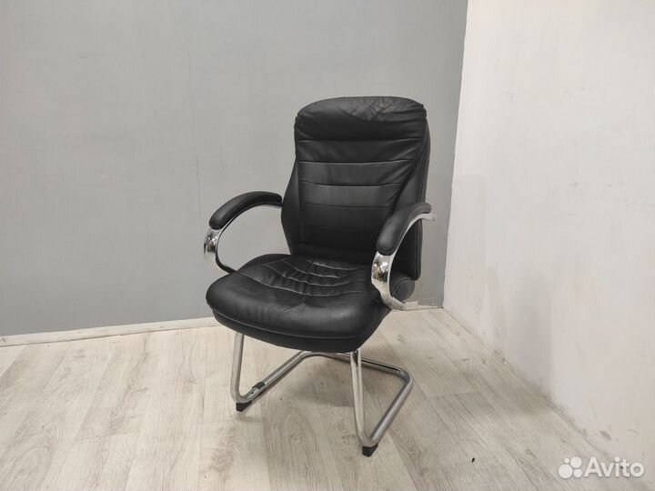 Кресло конференц logo NEW б/у 12520