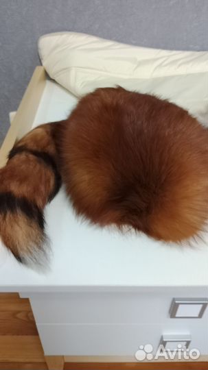 Куртка-жилет с мехом лисы, шапка и рукавицы