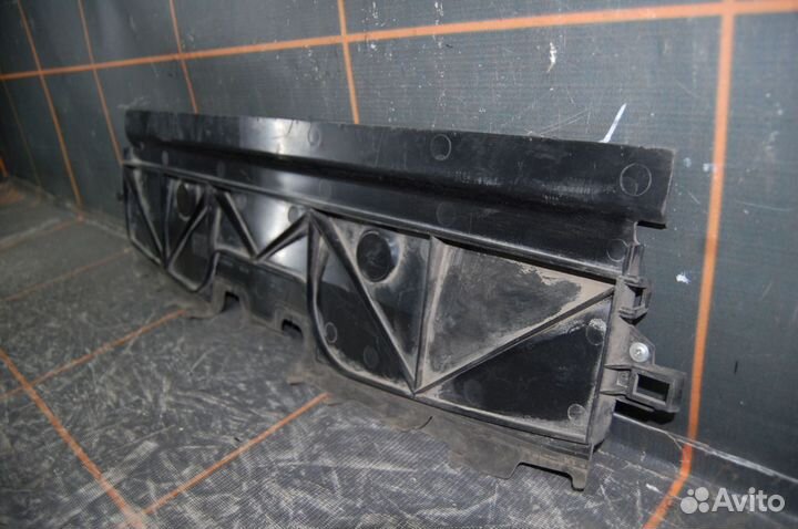 Накладка радиатора (дефлектор) - Renault Fluence