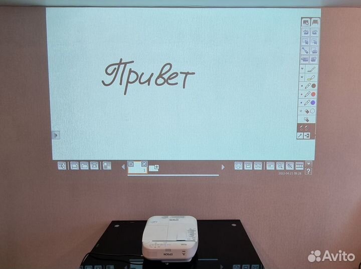 Аренда Ультракороткофокусного проектора и экрана