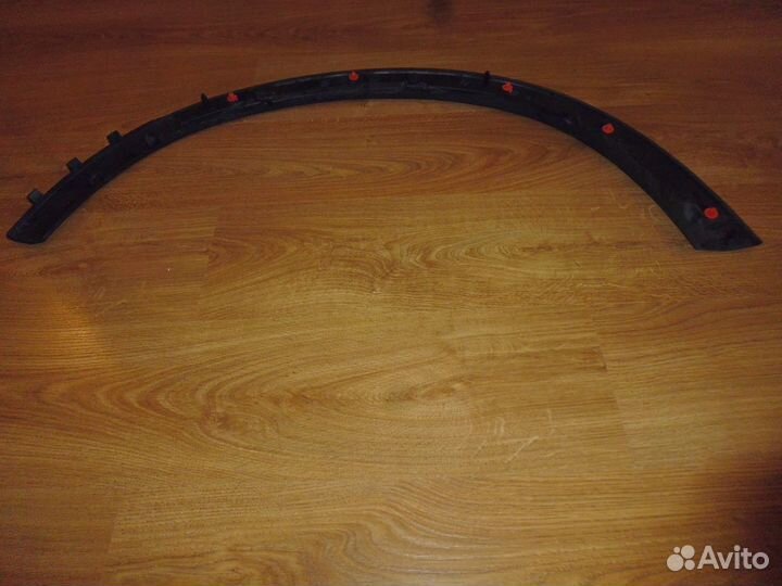 Накладка переднего крыла правого Volvo XC90